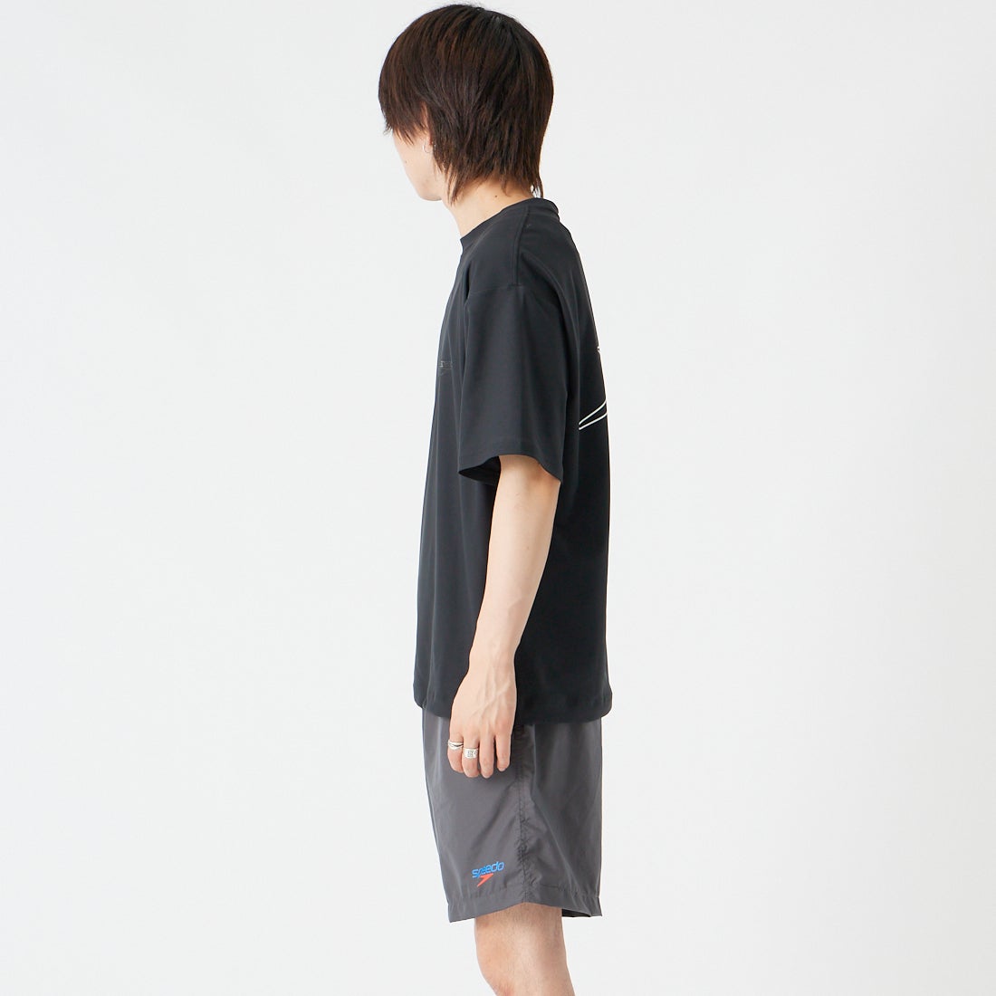 speedo [スピード] ステイフィットラッシュコードTシャツ [SF72332] K ﾌﾞﾗｯｸ &&モデル身長：177cm 着用サイズ：M&&