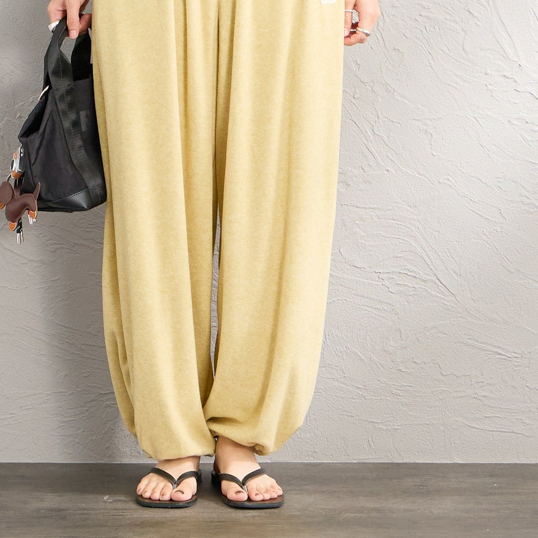 nenom [ネノム] レイヤード パイルロンパース [NE26322020] 31 YELLOW &&モデル身長：158cm 着用サイズ：F&&