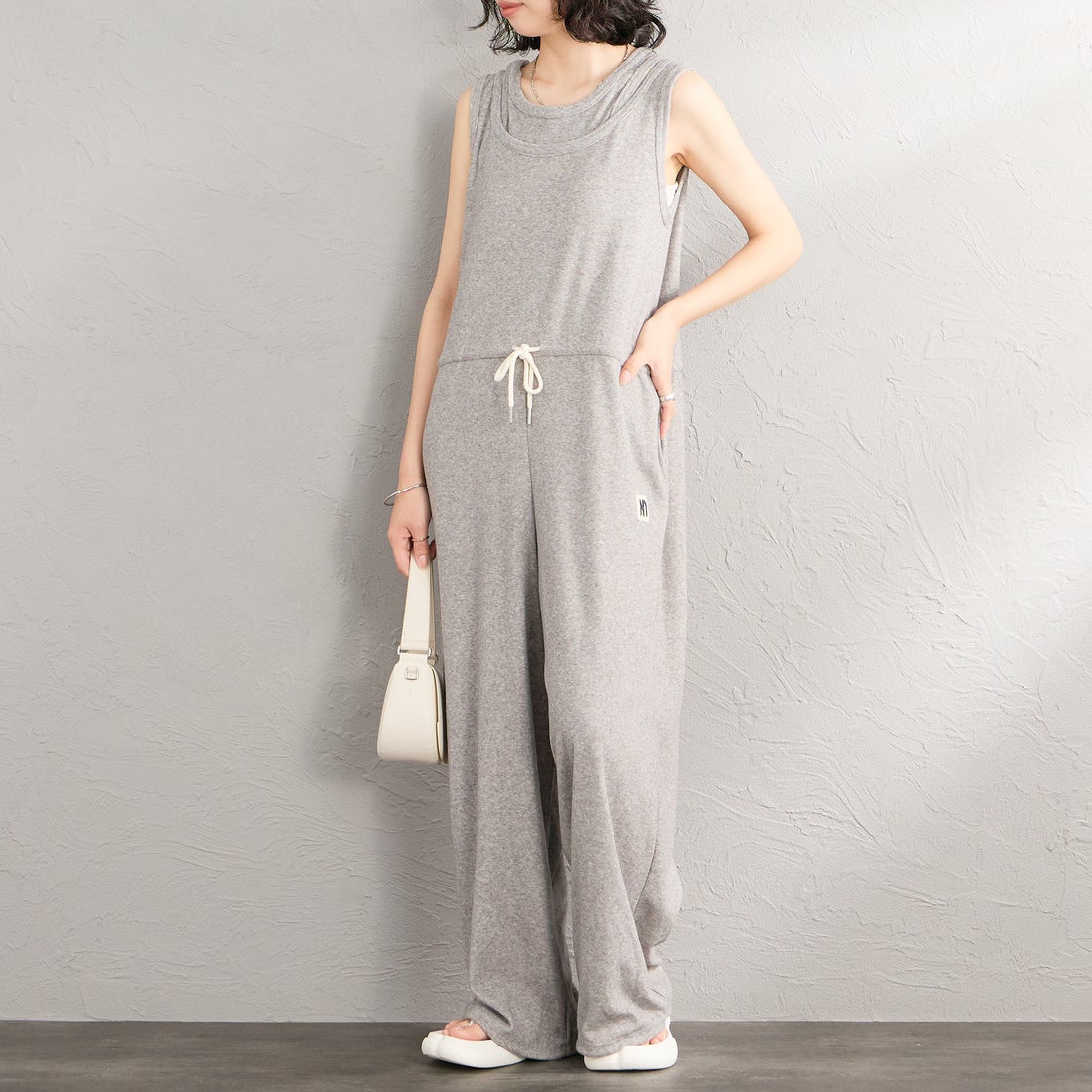 nenom [ネノム] レイヤード パイルロンパース [NE26322020] 07 GRAY &&モデル身長：162cm 着用サイズ：F&&