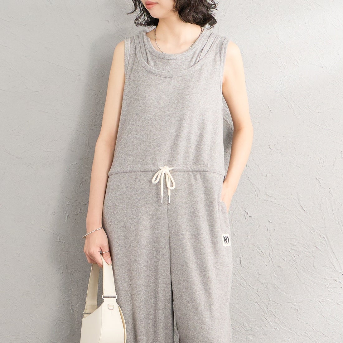 nenom [ネノム] レイヤード パイルロンパース [NE26322020] 07 GRAY &&モデル身長：162cm 着用サイズ：F&&