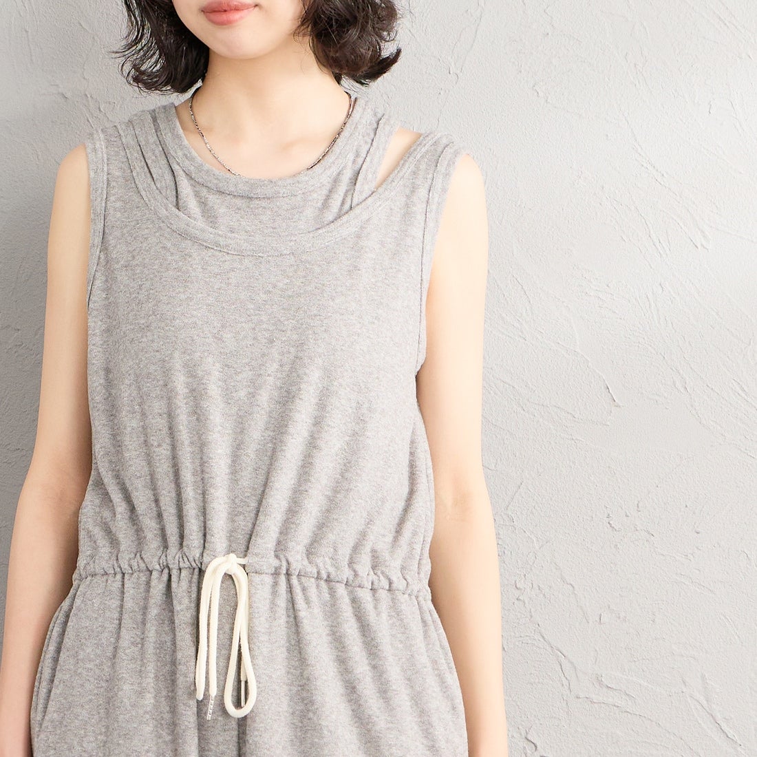 nenom [ネノム] レイヤード パイルロンパース [NE26322020] 07 GRAY &&モデル身長：162cm 着用サイズ：F&&