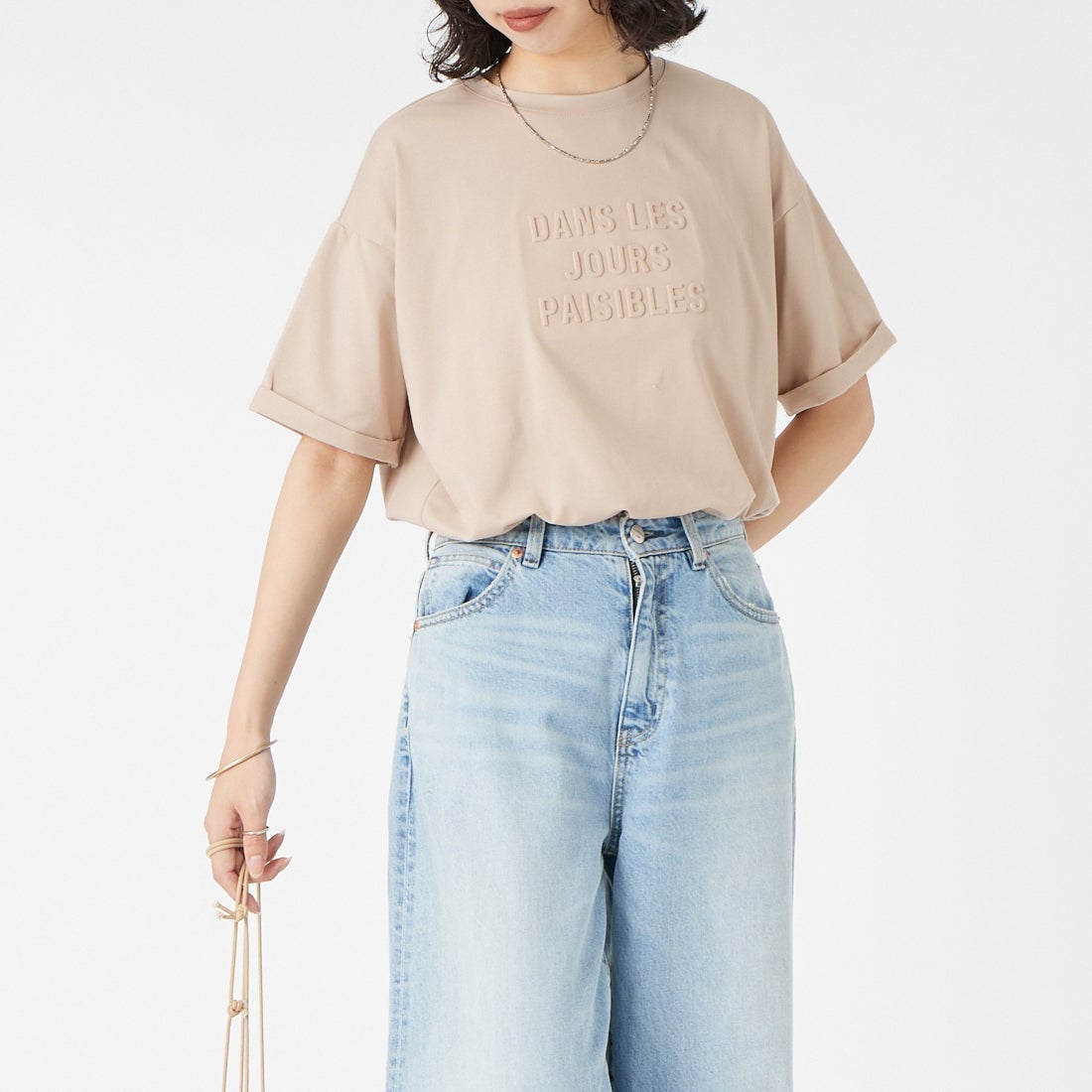 Maison de L'allure [メゾン ドゥ ラリュール] エンボスロゴTシャツ [M26322009] 23 GREIGE &&モデル身長：162cm 着用サイズ：F&&
