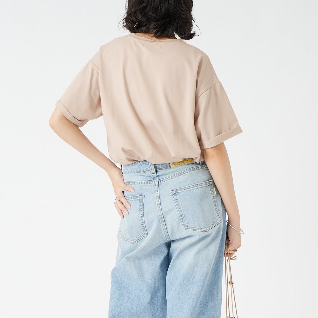 Maison de L'allure [メゾン ドゥ ラリュール] エンボスロゴTシャツ [M26322009] 23 GREIGE &&モデル身長：162cm 着用サイズ：F&&