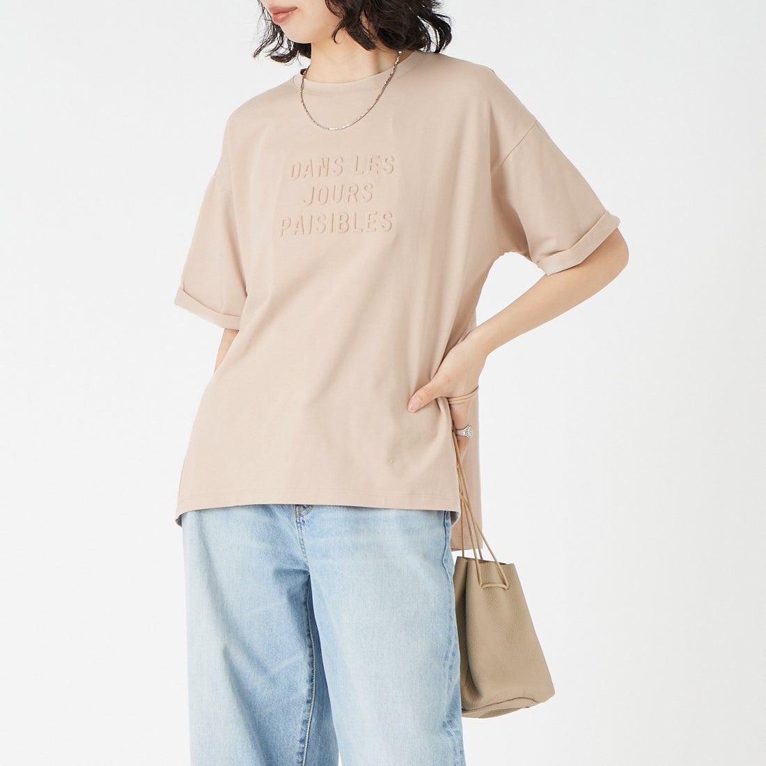 Maison de L'allure [メゾン ドゥ ラリュール] エンボスロゴTシャツ [M26322009] 23 GREIGE &&モデル身長：162cm 着用サイズ：F&&