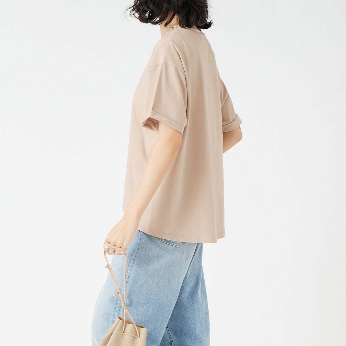 Maison de L'allure [メゾン ドゥ ラリュール] エンボスロゴTシャツ [M26322009] 23 GREIGE &&モデル身長：162cm 着用サイズ：F&&