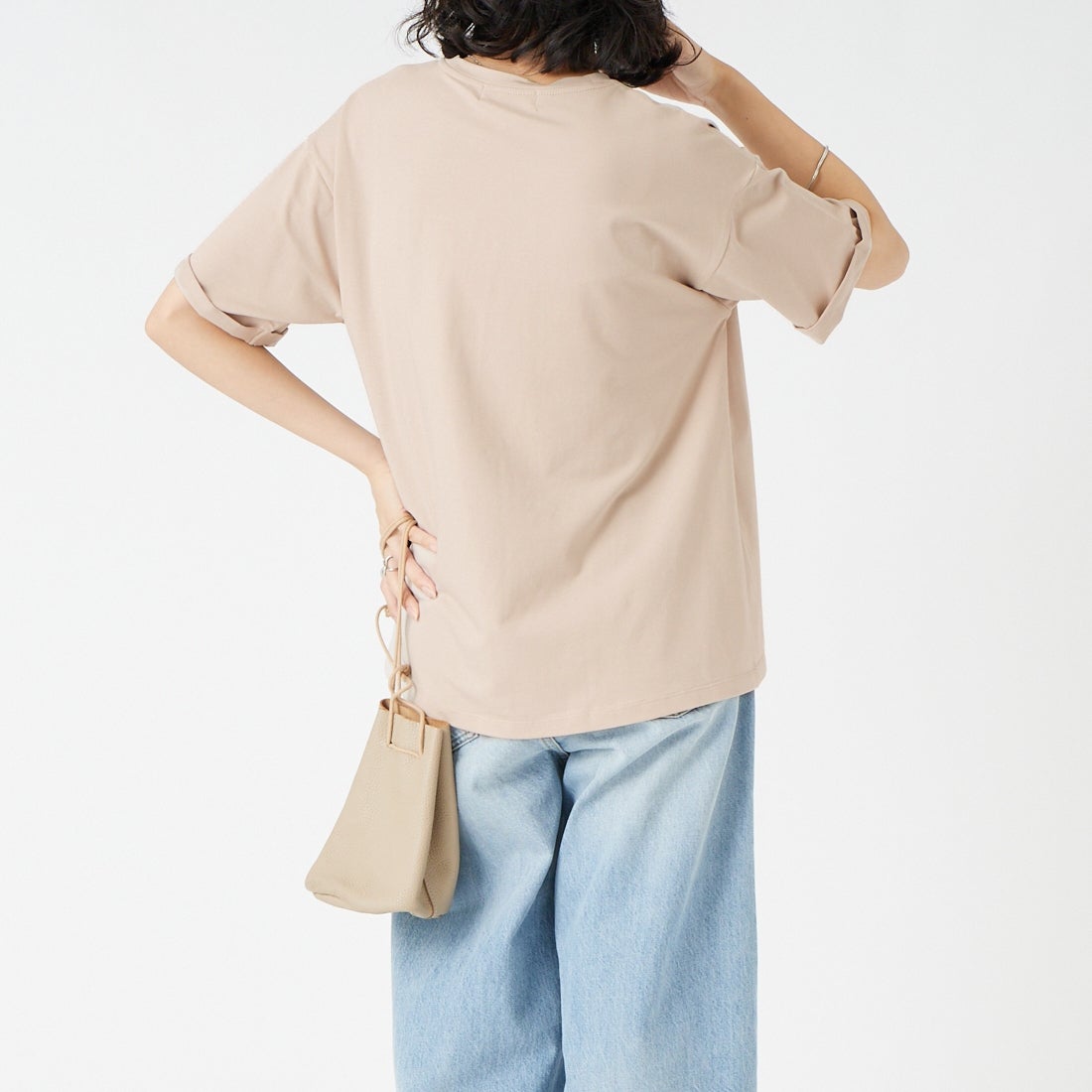 Maison de L'allure [メゾン ドゥ ラリュール] エンボスロゴTシャツ [M26322009] 23 GREIGE &&モデル身長：162cm 着用サイズ：F&&