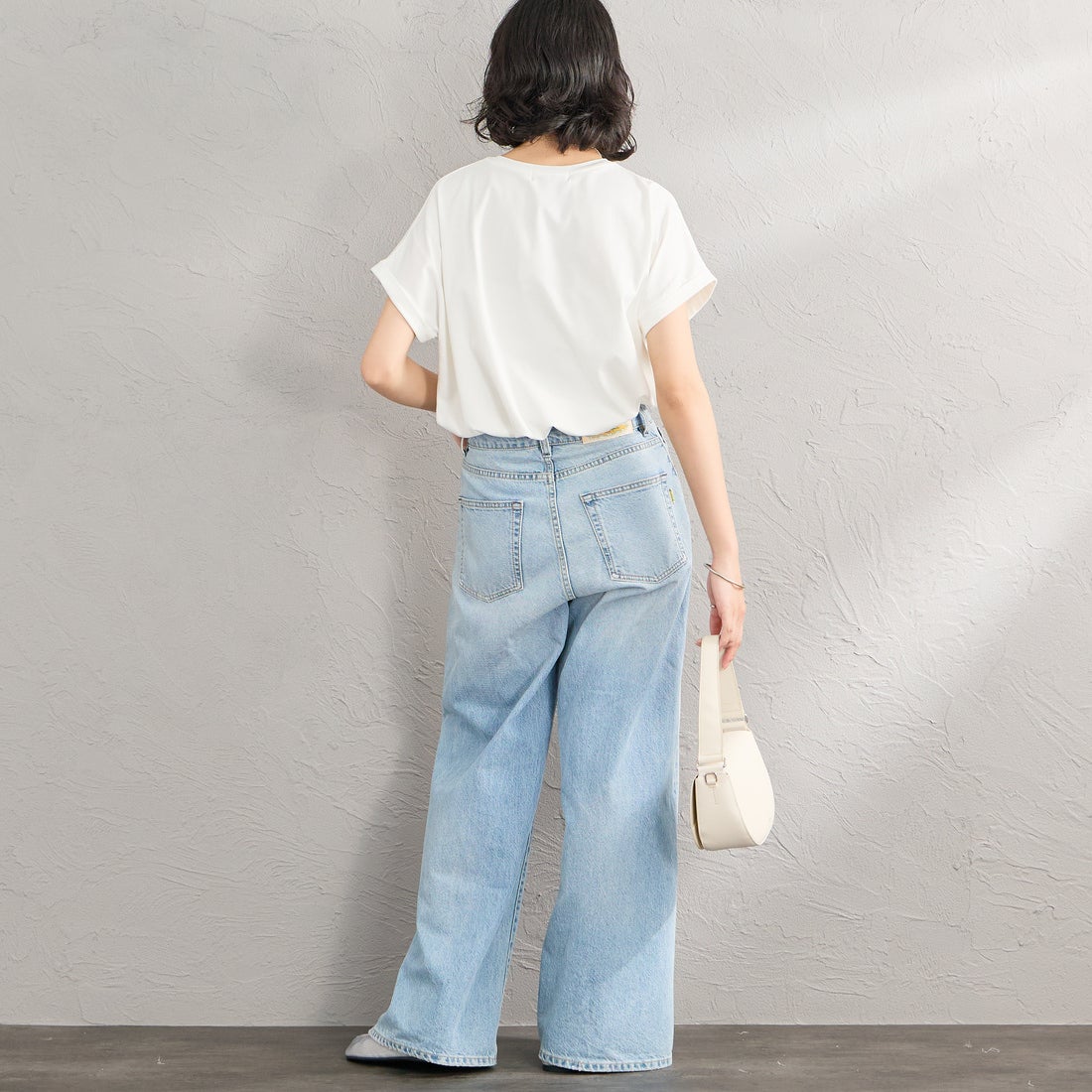 Maison de L'allure [メゾン ドゥ ラリュール] エンボスラメロゴプリントTシャツ [M26322011] 02 OFF &&モデル身長：162cm 着用サイズ：F&&