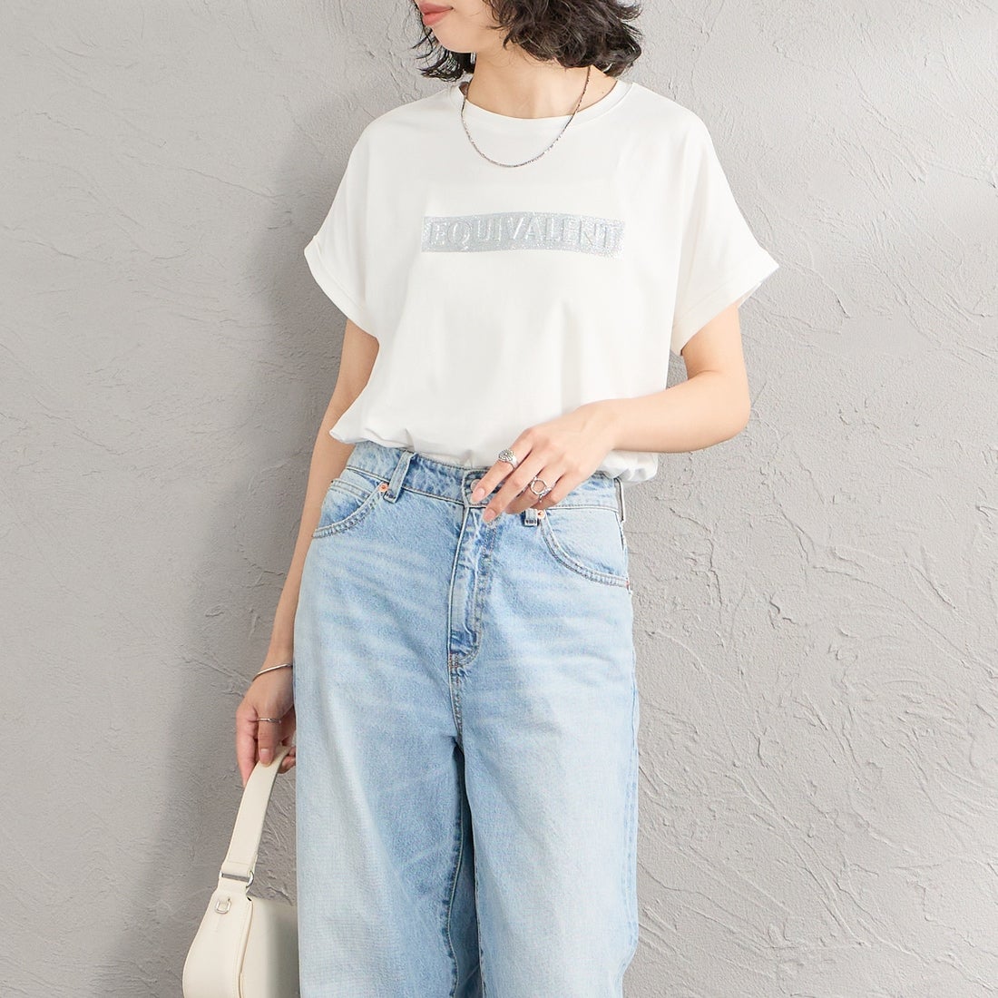 Maison de L'allure [メゾン ドゥ ラリュール] エンボスラメロゴプリントTシャツ [M26322011] 02 OFF &&モデル身長：162cm 着用サイズ：F&&