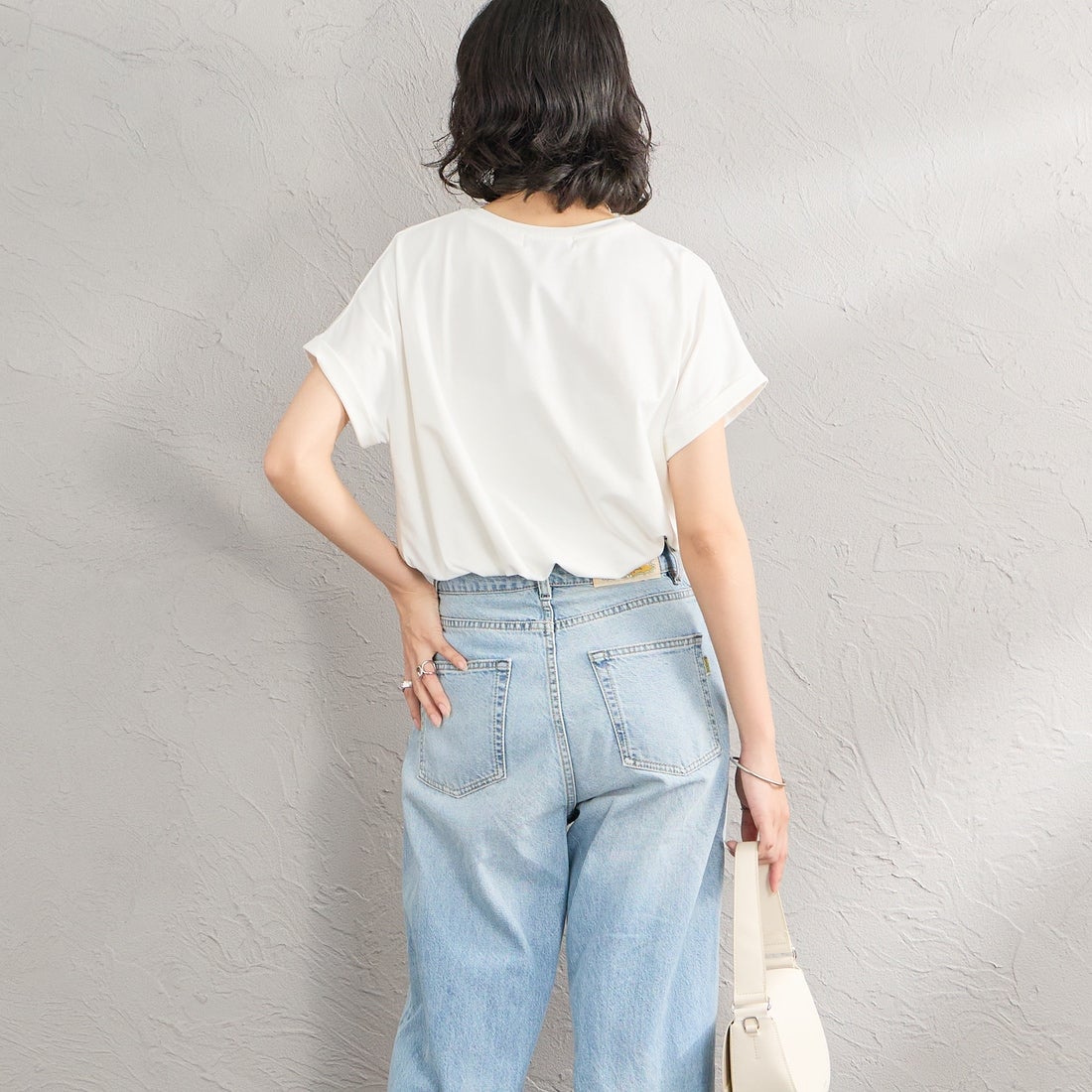 Maison de L'allure [メゾン ドゥ ラリュール] エンボスラメロゴプリントTシャツ [M26322011] 02 OFF &&モデル身長：162cm 着用サイズ：F&&