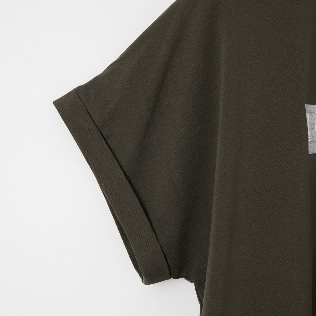 Maison de L'allure [メゾン ドゥ ラリュール] エンボスラメロゴプリントTシャツ [M26322011] 08 CHARCOA