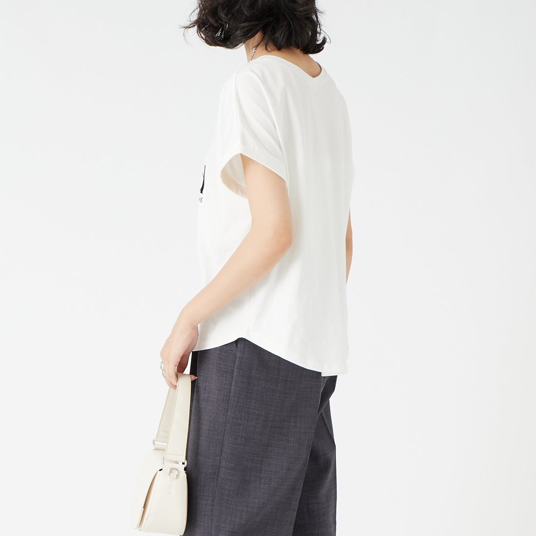 Maison de L'allure [メゾン ドゥ ラリュール] 光沢ラバーロゴプリントTシャツ [M26322010] 02 OFF &&モデル身長：162cm 着用サイズ：F&&