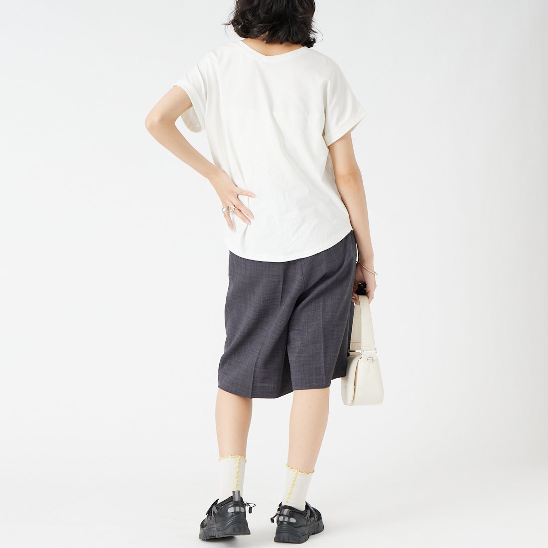 Maison de L'allure [メゾン ドゥ ラリュール] 光沢ラバーロゴプリントTシャツ [M26322010] 02 OFF &&モデル身長：162cm 着用サイズ：F&&