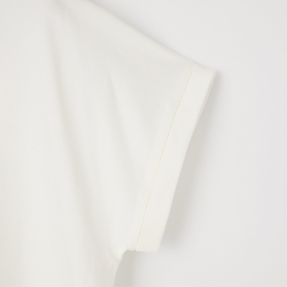 Maison de L'allure [メゾン ドゥ ラリュール] 光沢ラバーロゴプリントTシャツ [M26322010] 02 OFFMaison de L'allure [メゾン ドゥ ラリュール] 光沢ラバーロゴプリントTシャツ [M26322010] 02 OFF