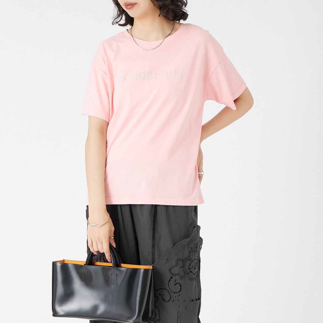 Maison de L'allure [メゾン ドゥ ラリュール] ピグメントホットフィットロゴTシャツ [M26322012] 41 PINK &&モデル身長：162cm 着用サイズ：F&&