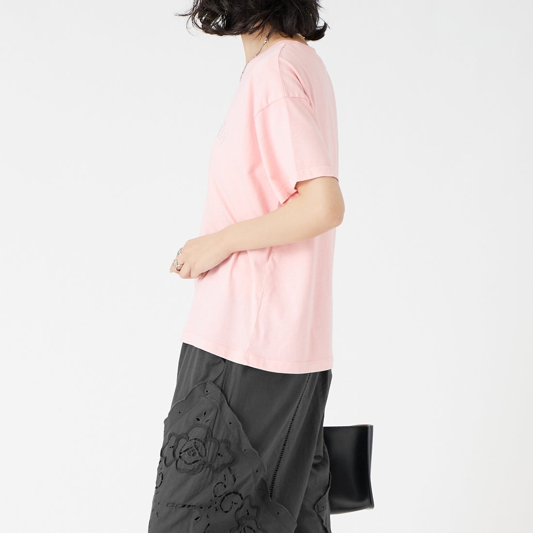 Maison de L'allure [メゾン ドゥ ラリュール] ピグメントホットフィットロゴTシャツ [M26322012] 41 PINK &&モデル身長：162cm 着用サイズ：F&&