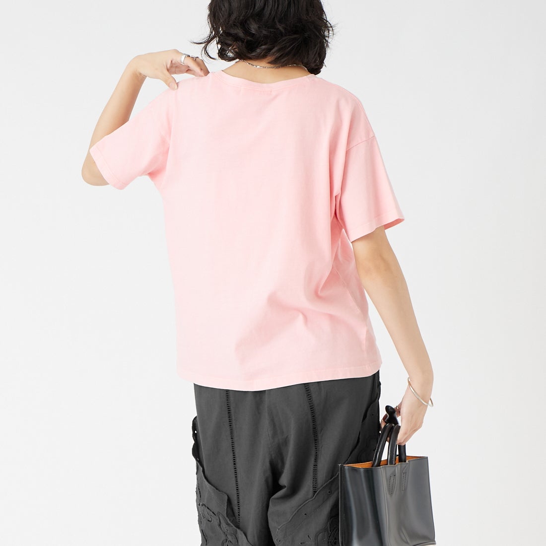 Maison de L'allure [メゾン ドゥ ラリュール] ピグメントホットフィットロゴTシャツ [M26322012] 41 PINK &&モデル身長：162cm 着用サイズ：F&&