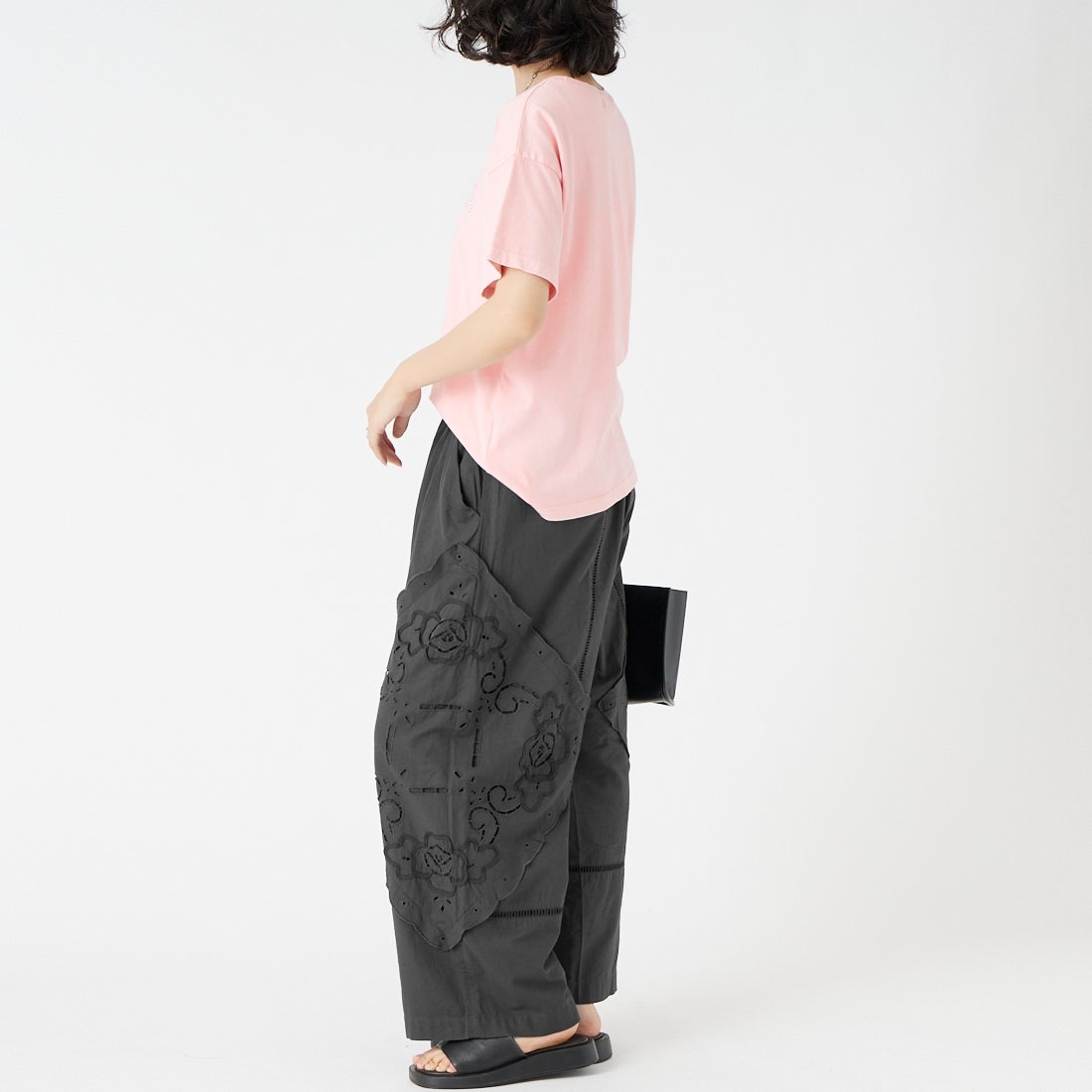 Maison de L'allure [メゾン ドゥ ラリュール] ピグメントホットフィットロゴTシャツ [M26322012] 41 PINK &&モデル身長：162cm 着用サイズ：F&&