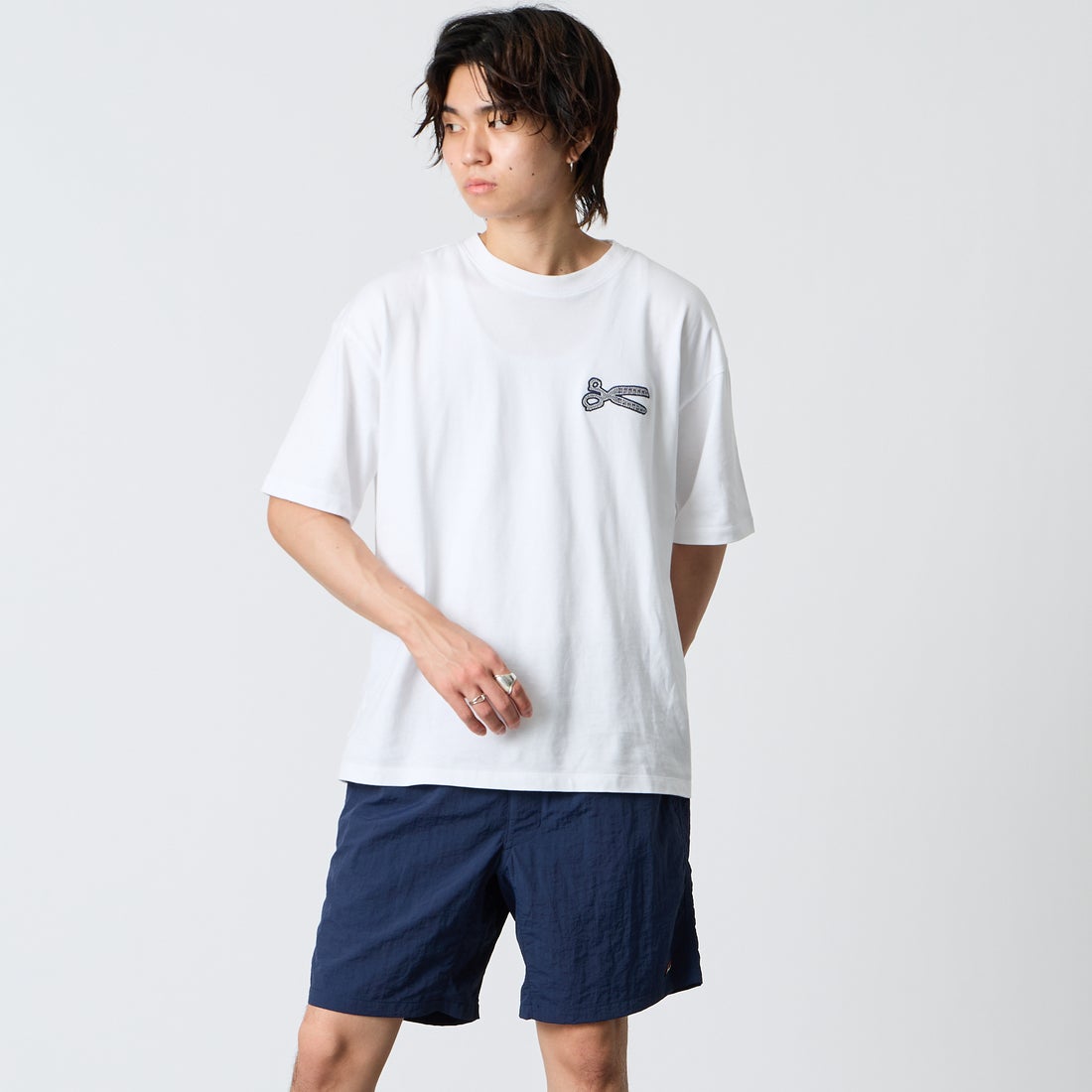 DENHAM [デンハム] T-SHIRT [PATCH-LOGO-TEE] WHITE &&モデル身長：177cm 着用サイズ：M&&