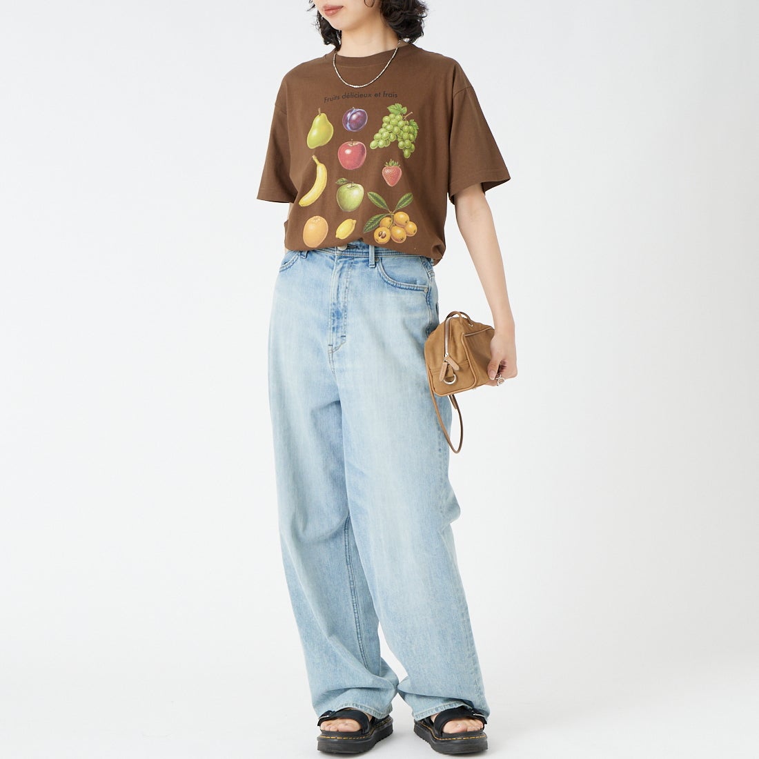 REGENCY WORKS [リージェンシーワークス] FRUIT クルーネックTシャツ [500101F-1] DARK BROWN &&モデル身長：162cm 着用サイズ：M&&