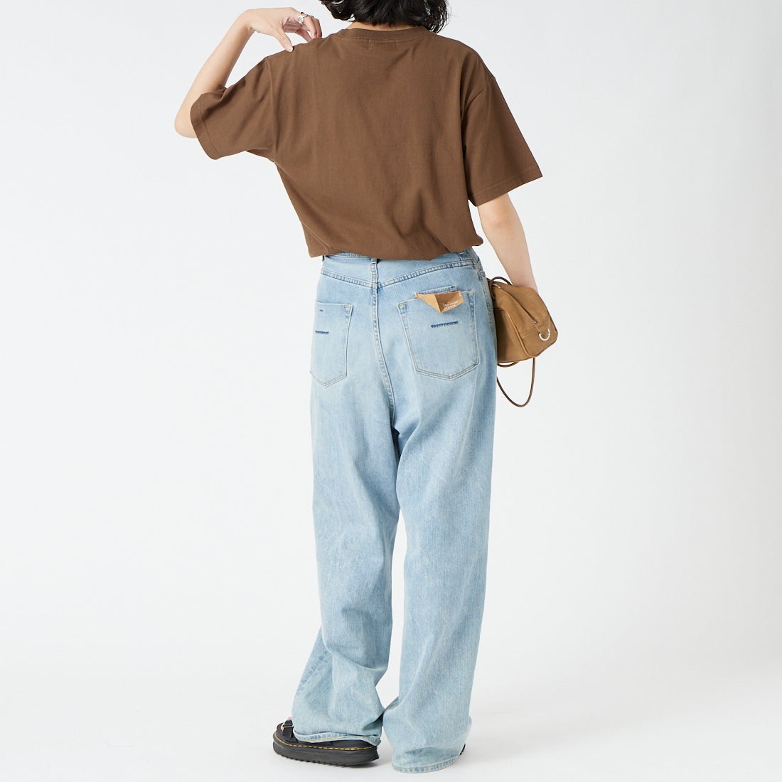 REGENCY WORKS [リージェンシーワークス] FRUIT クルーネックTシャツ [500101F-1] DARK BROWN &&モデル身長：162cm 着用サイズ：M&&