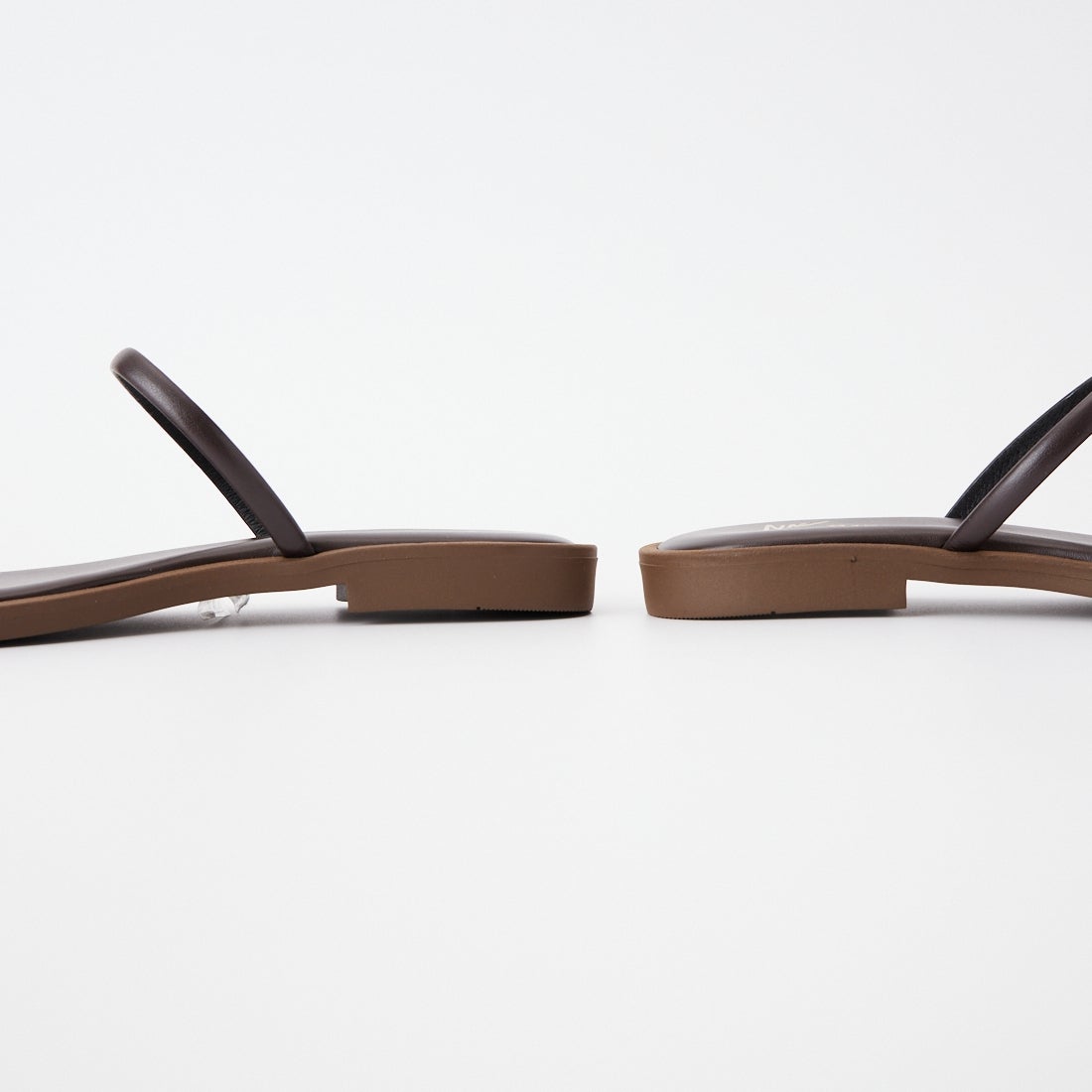NICOLAS LAINAS [ニコラス ライナス] トングフラットサンダル [C13LT] GOLD/BROWN