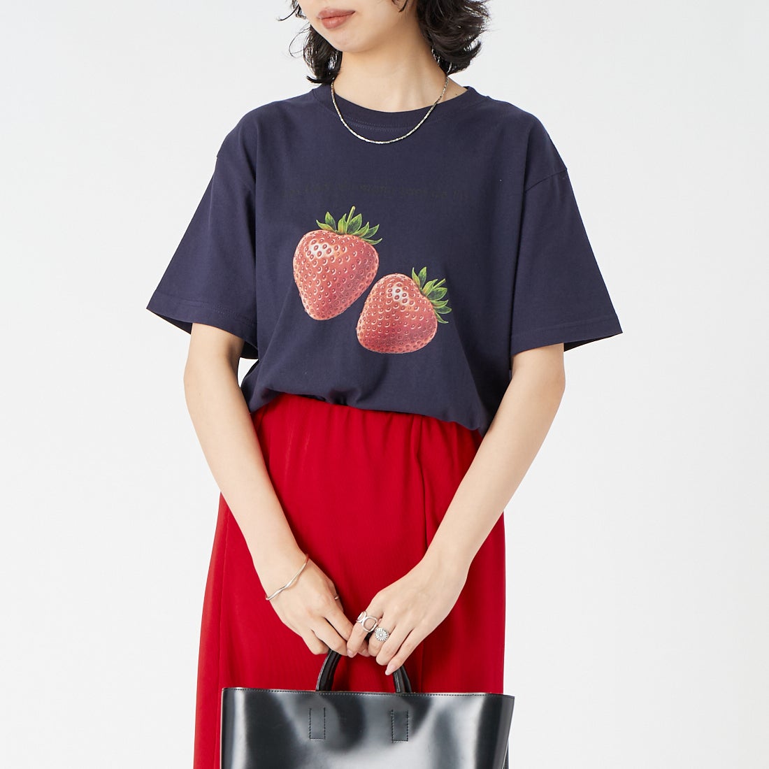 REGENCY WORKS [リージェンシーワークス] STRAWBERRY クルーネックTシャツ [500101F-2] NAVY &&モデル身長：162cm 着用サイズ：M&&