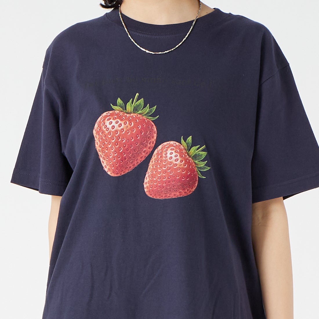 REGENCY WORKS [リージェンシーワークス] STRAWBERRY クルーネックTシャツ [500101F-2] NAVY &&モデル身長：162cm 着用サイズ：M&&