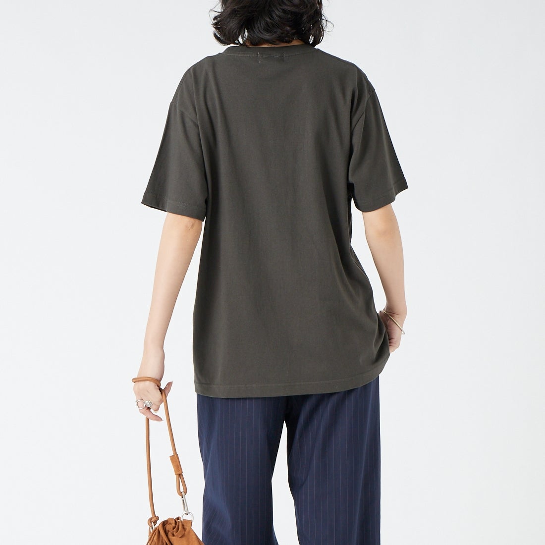 REGENCY WORKS [リージェンシーワークス] CHERRY クルーネックTシャツ [500101F-3] SUMI &&モデル身長：162cm 着用サイズ：M&&