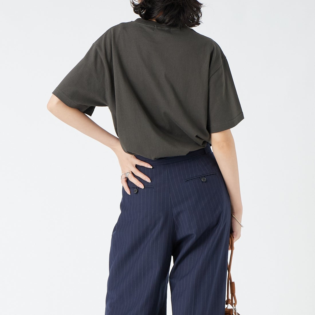 REGENCY WORKS [リージェンシーワークス] CHERRY クルーネックTシャツ [500101F-3] SUMI &&モデル身長：162cm 着用サイズ：M&&