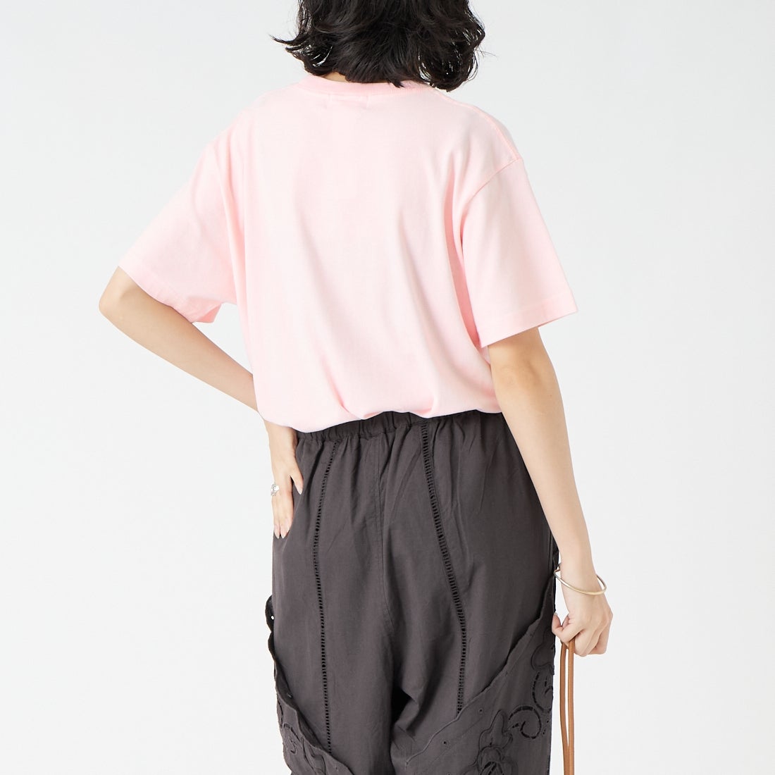 REGENCY WORKS [リージェンシーワークス] GRAPES クルーネックTシャツ [500101F-5] BABY PINK &&モデル身長：162cm 着用サイズ：M&&