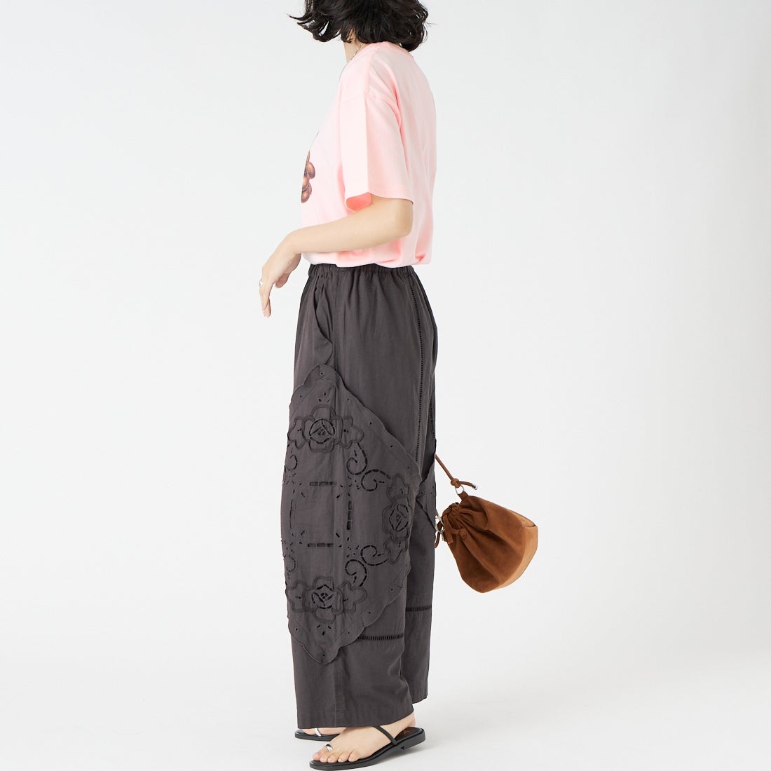 REGENCY WORKS [リージェンシーワークス] GRAPES クルーネックTシャツ [500101F-5] BABY PINK &&モデル身長：162cm 着用サイズ：M&&