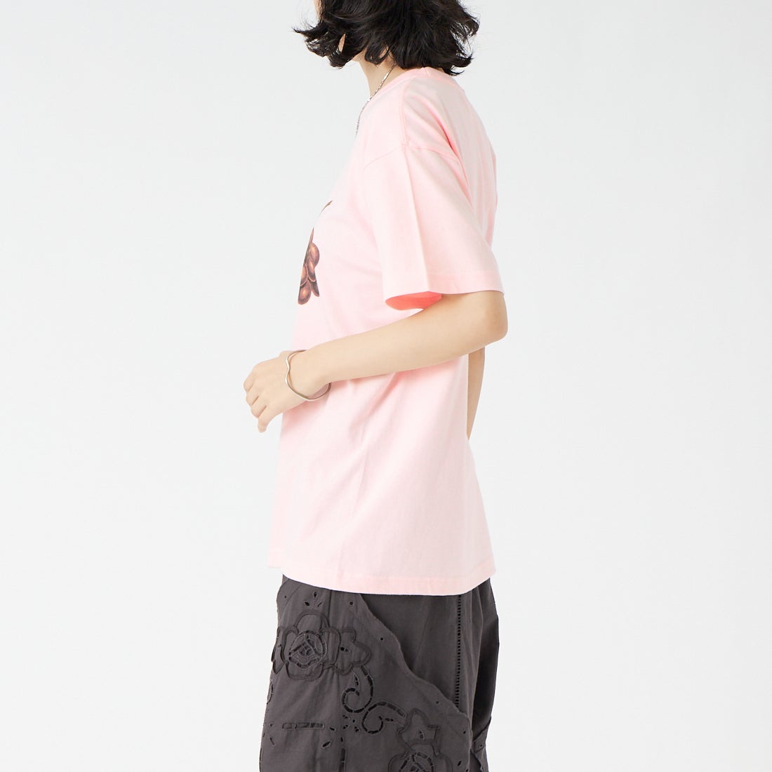 REGENCY WORKS [リージェンシーワークス] GRAPES クルーネックTシャツ [500101F-5] BABY PINK &&モデル身長：162cm 着用サイズ：M&&