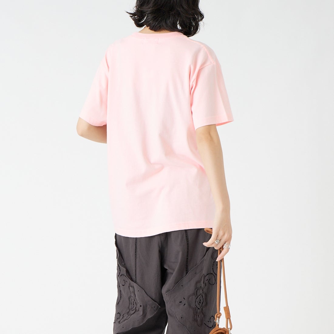 REGENCY WORKS [リージェンシーワークス] GRAPES クルーネックTシャツ [500101F-5] BABY PINK &&モデル身長：162cm 着用サイズ：M&&