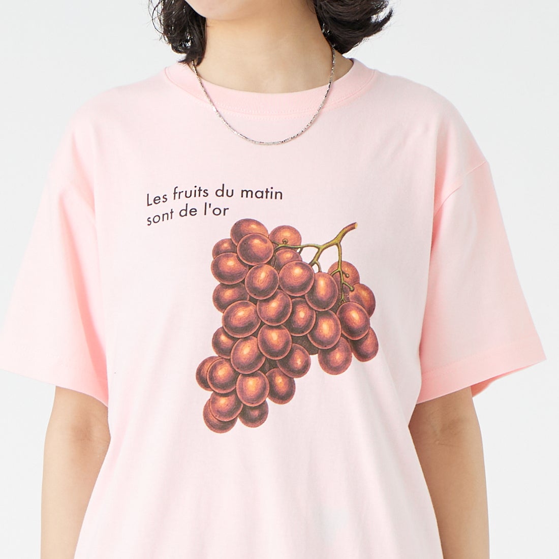 REGENCY WORKS [リージェンシーワークス] GRAPES クルーネックTシャツ [500101F-5] BABY PINK &&モデル身長：162cm 着用サイズ：M&&