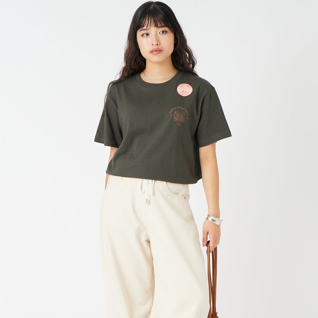 REGENCY WORKS [リージェンシーワークス] GALETTE クルーネックTシャツ [500101M-2] SUMI/BR PT &&モデル身長：162cm 着用サイズ：M&&