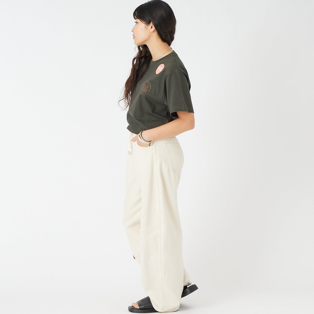 REGENCY WORKS [リージェンシーワークス] GALETTE クルーネックTシャツ [500101M-2] SUMI/BR PT &&モデル身長：162cm 着用サイズ：M&&
