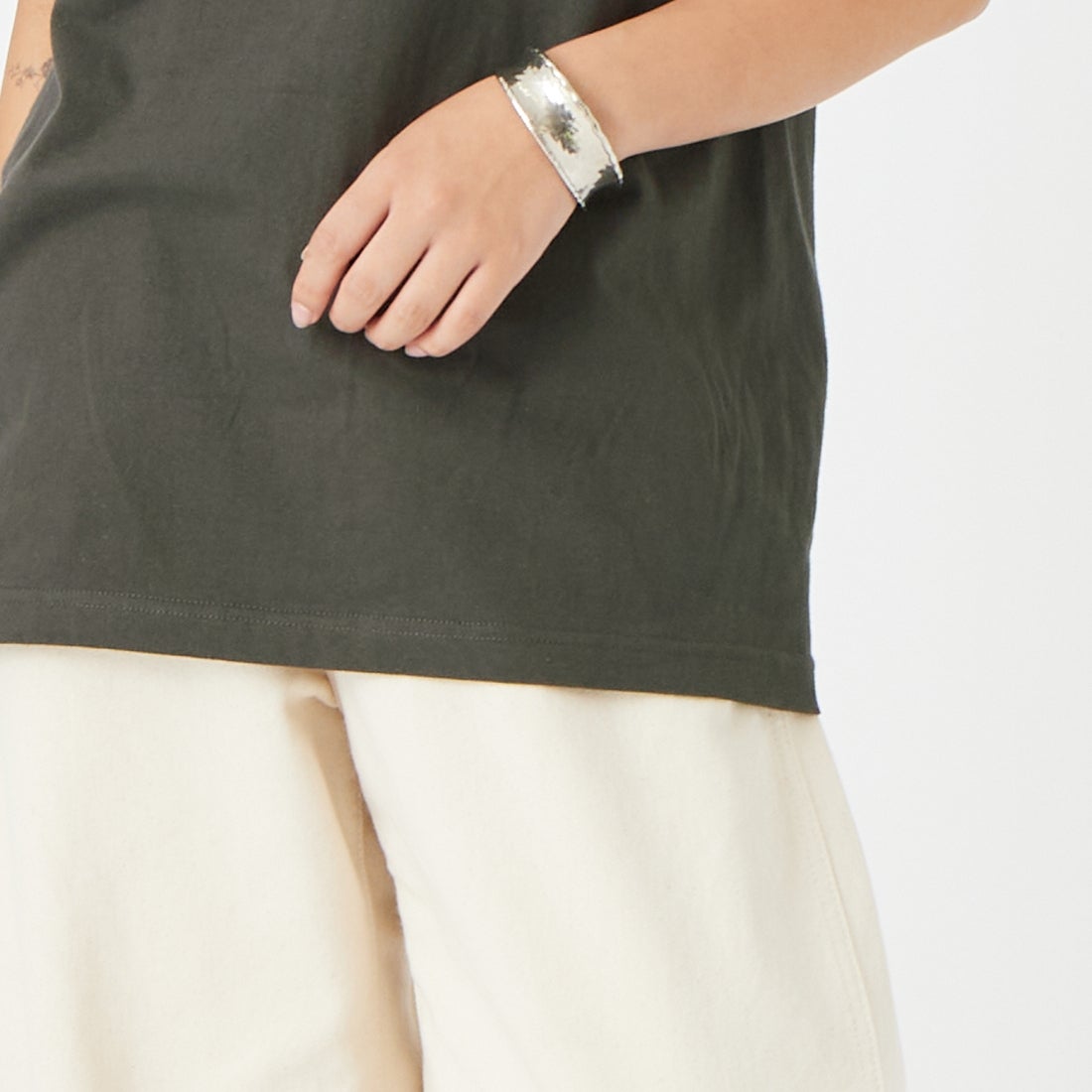 REGENCY WORKS [リージェンシーワークス] GALETTE クルーネックTシャツ [500101M-2] SUMI/BR PT &&モデル身長：162cm 着用サイズ：M&&