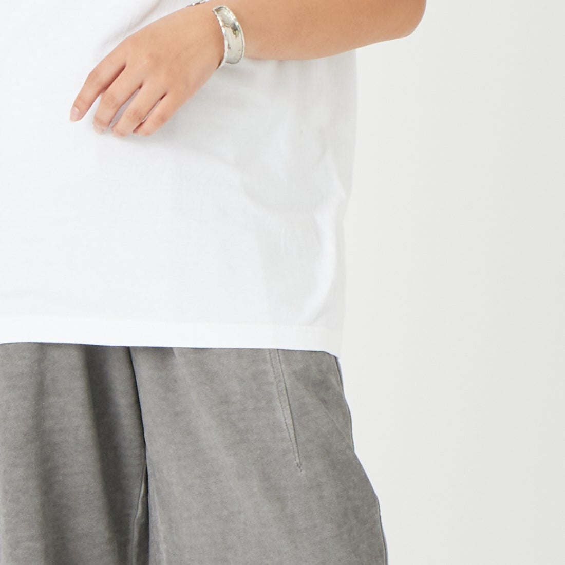 GOOD ROCK SPEED [グッドロックスピード] Fly プリントTシャツ [26HWA005W] WHITE &&モデル身長：162cm 着用サイズ：F&&