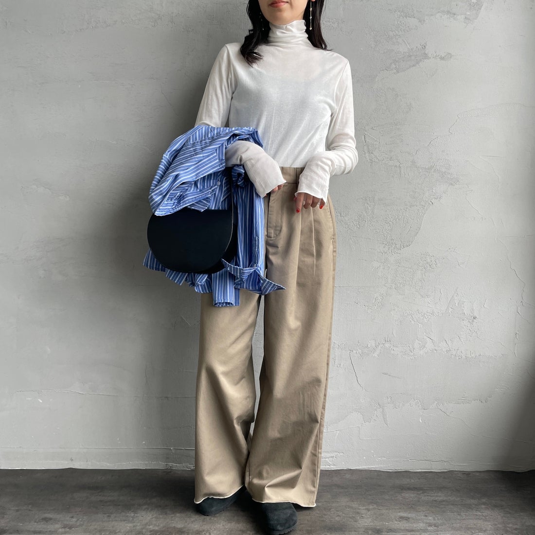 Robert P.Miller [ロバートピーミラー] 別注 パネルリブ シアータートルネックTシャツ [RM264-2116IN-JF] OFF WHITE &&モデル身長：160cm 着用サイズ：F&&