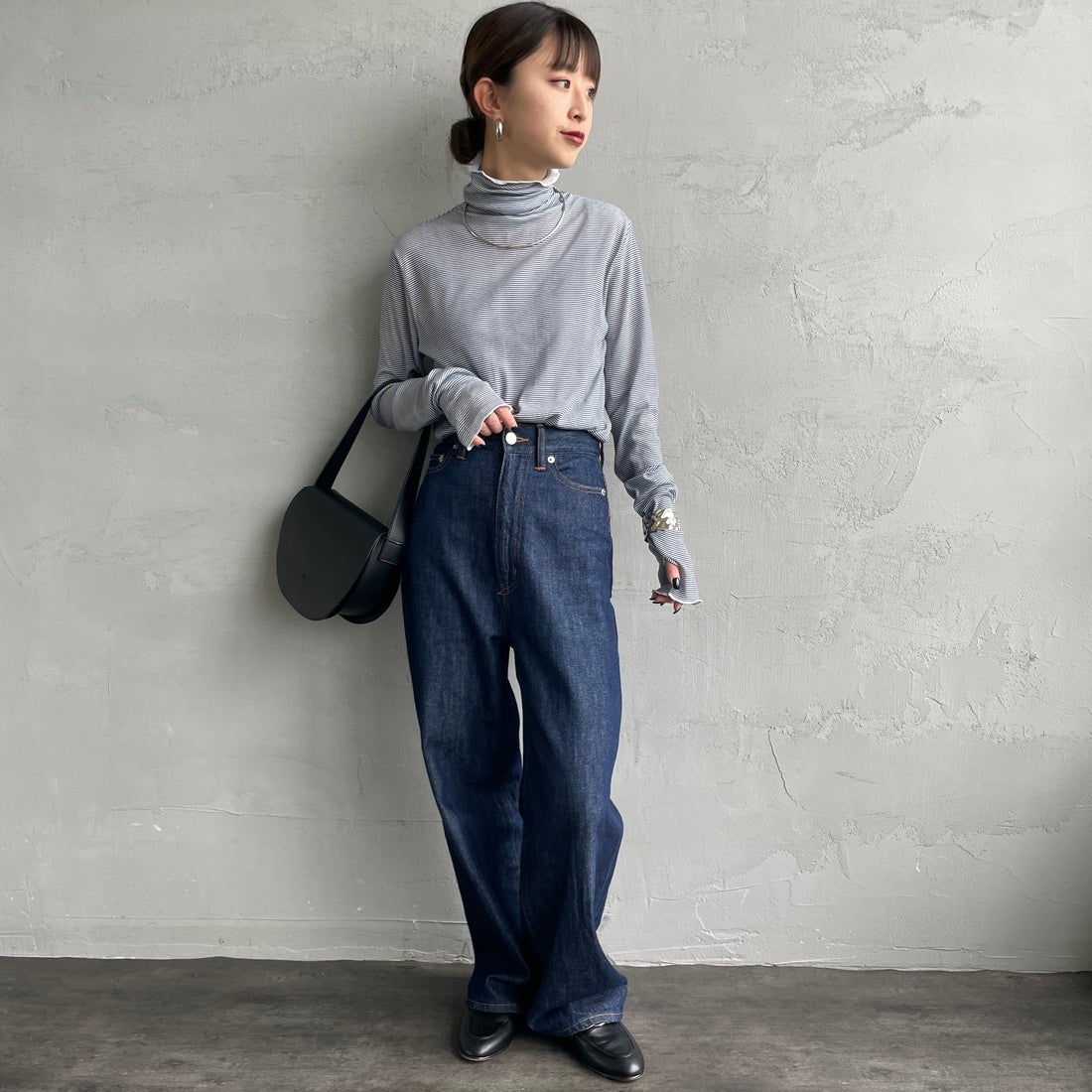 Robert P.Miller [ロバートピーミラー] 別注 パネルリブ シアータートルネックTシャツ [RM264-2116IN-JF] NAVY BD &&モデル身長：150cm 着用サイズ：F&&