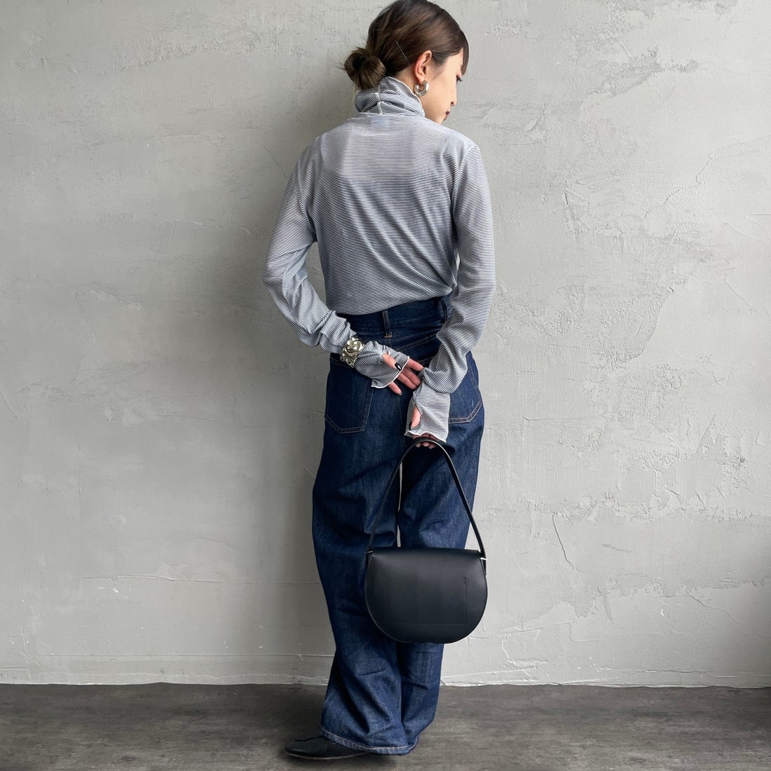 Robert P.Miller [ロバートピーミラー] 別注 パネルリブ シアータートルネックTシャツ [RM264-2116IN-JF] NAVY BD &&モデル身長：150cm 着用サイズ：F&&