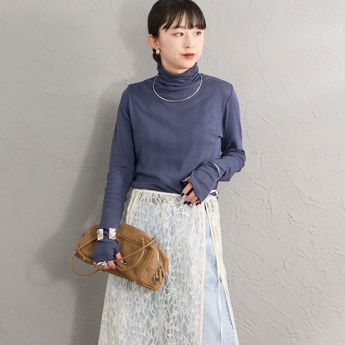 Robert P.Miller [ロバートピーミラー] 別注 パネルリブ シアータートルネックTシャツ [RM264-2116IN-JF] NAVY &&モデル身長：150cm 着用サイズ：F&&