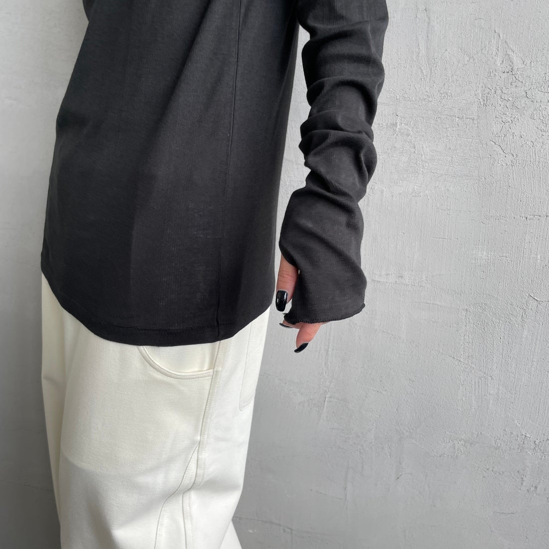 Robert P.Miller [ロバートピーミラー] 別注 パネルリブ シアータートルネックTシャツ [RM264-2116IN-JF] BLACK &&モデル身長：150cm 着用サイズ：F&&