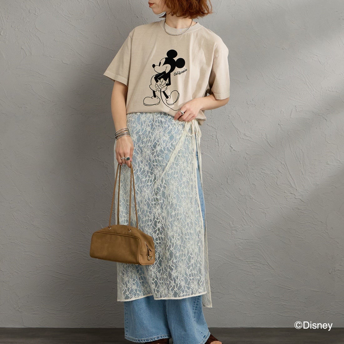 GOOD ROCK SPEED [グッドロックスピード] 別注 / MICKEY MOUSE / フロッキープリントTシャツ [INTN-076-JF] BEIGE &&モデル身長：158cm 着用サイズ：M&&SPEED [グッドロックスピード] 別注 / MICKEY MOUSE / フロッキープリントTシャツ [INTN-076-JF] BEIGE