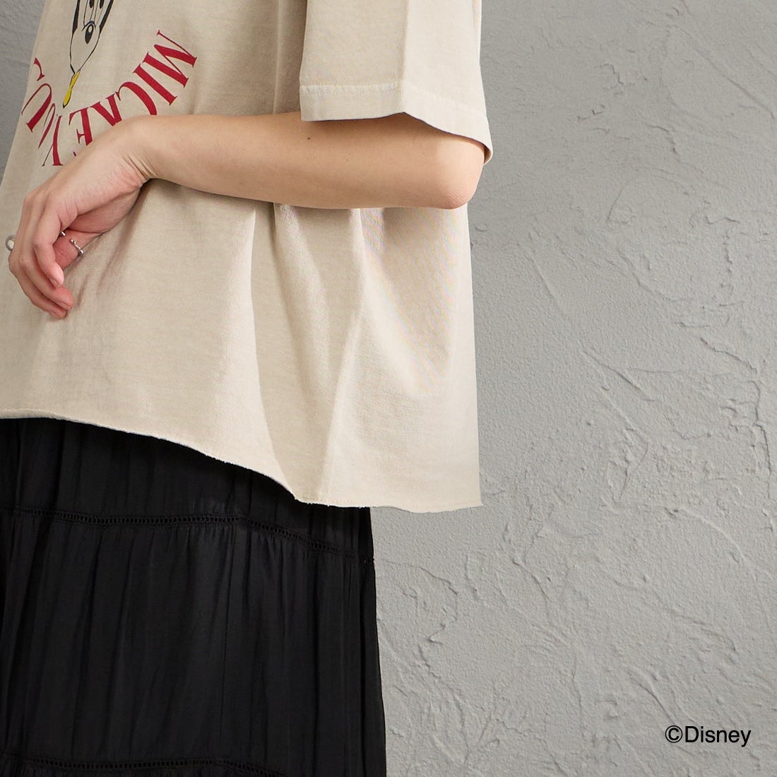 GOOD ROCK SPEED [グッドロックスピード] 別注 / MICKEY MOUSE / クロップド丈プリントTシャツ [INTN-077-JF] BEIGE &&モデル身長：158cm 着用サイズ：M&&