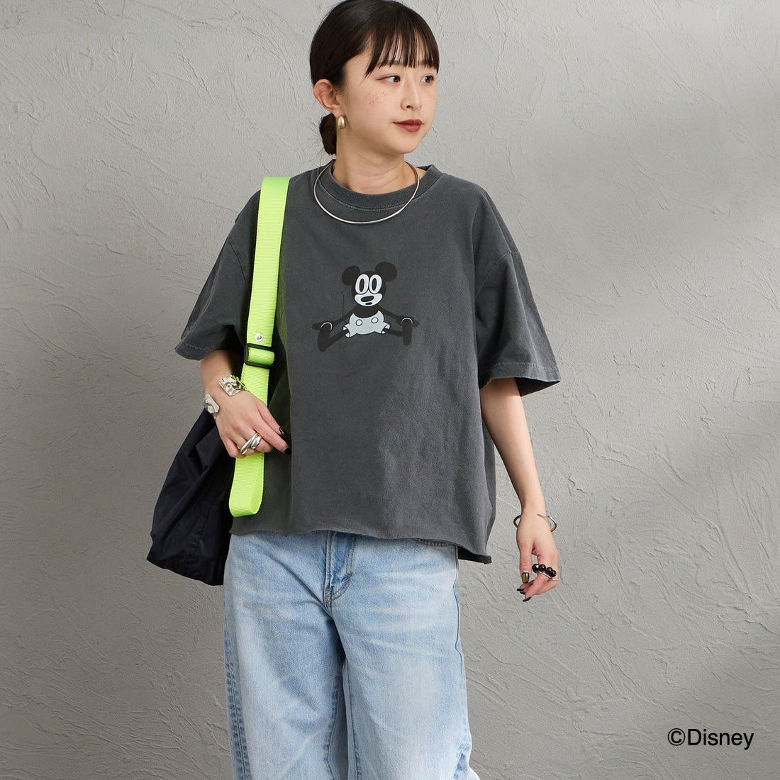 GOOD ROCK SPEED [グッドロックスピード] 別注 / MICKEY MOUSE / クロップド丈プリントTシャツ [INTN-078-JF] CHARCOAL &&モデル身長：150cm 着用サイズ：M&&