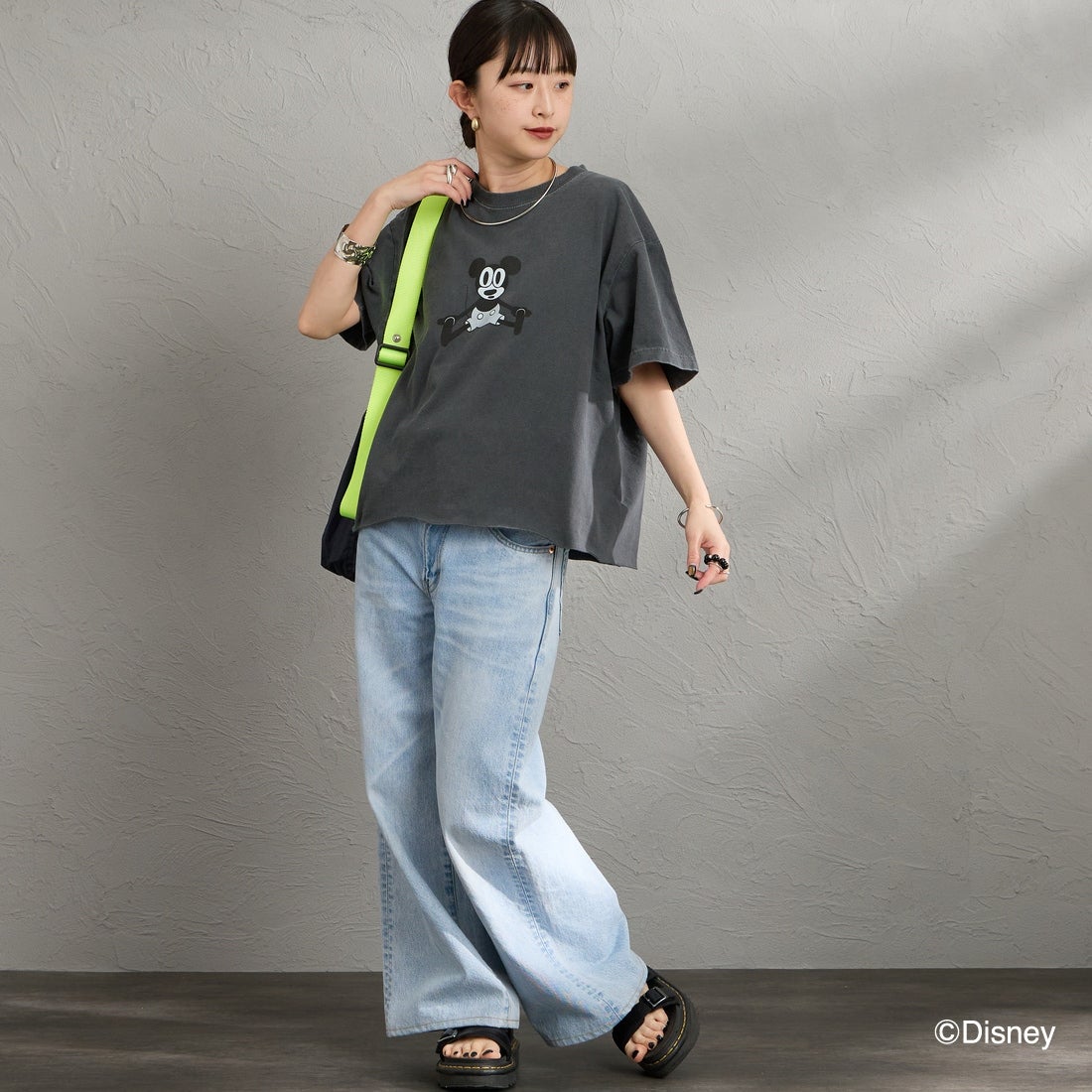 GOOD ROCK SPEED [グッドロックスピード] 別注 / MICKEY MOUSE / クロップド丈プリントTシャツ [INTN-078-JF] CHARCOAL &&モデル身長：150cm 着用サイズ：M&&