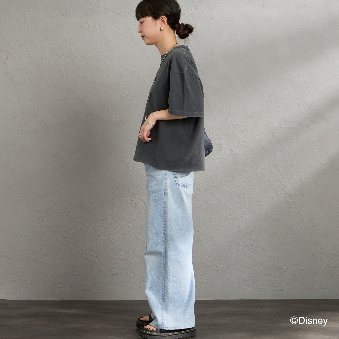 GOOD ROCK SPEED [グッドロックスピード] 別注 / MICKEY MOUSE / クロップド丈プリントTシャツ [INTN-078-JF] CHARCOAL &&モデル身長：150cm 着用サイズ：M&&
