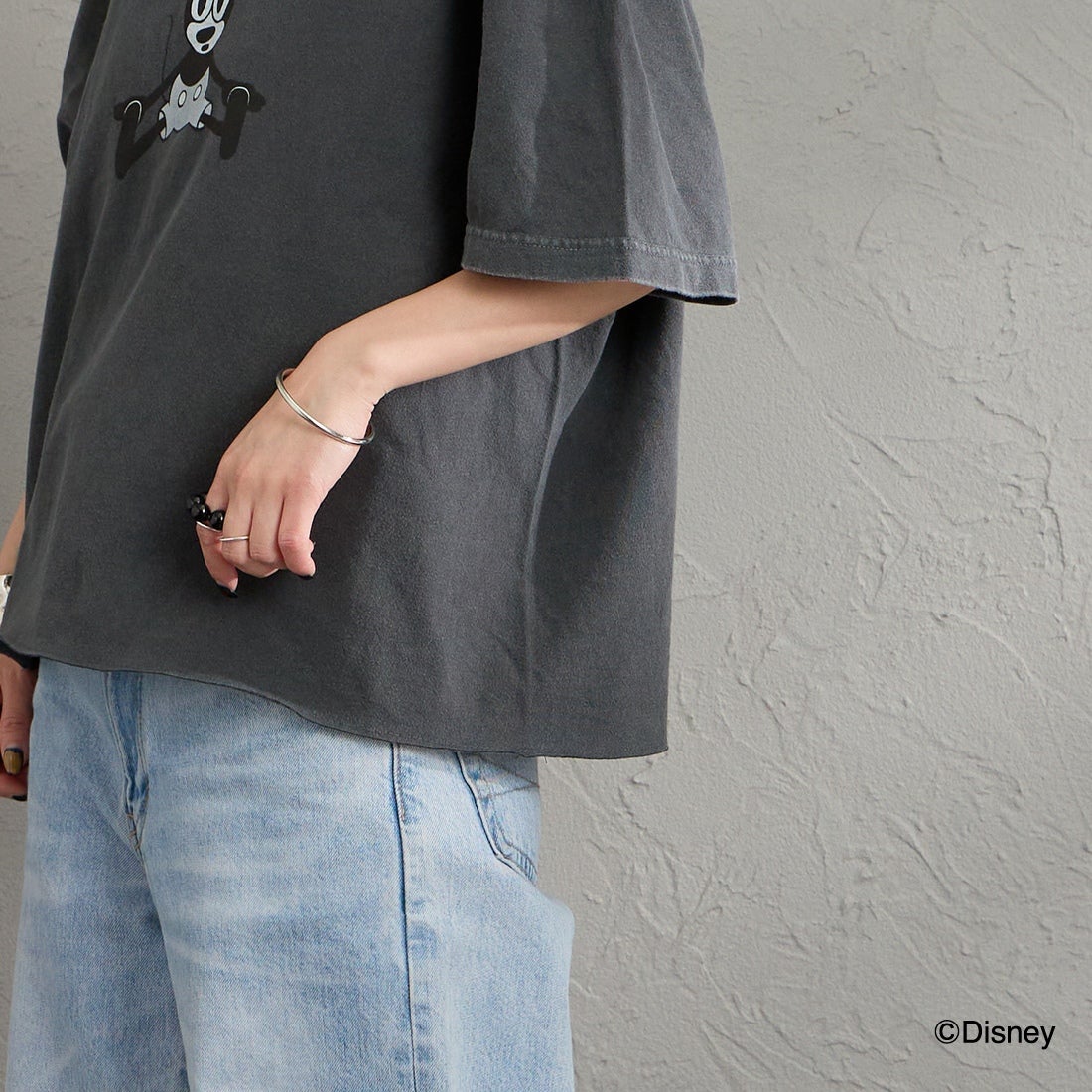 GOOD ROCK SPEED [グッドロックスピード] 別注 / MICKEY MOUSE / クロップド丈プリントTシャツ [INTN-078-JF] CHARCOAL &&モデル身長：150cm 着用サイズ：M&&