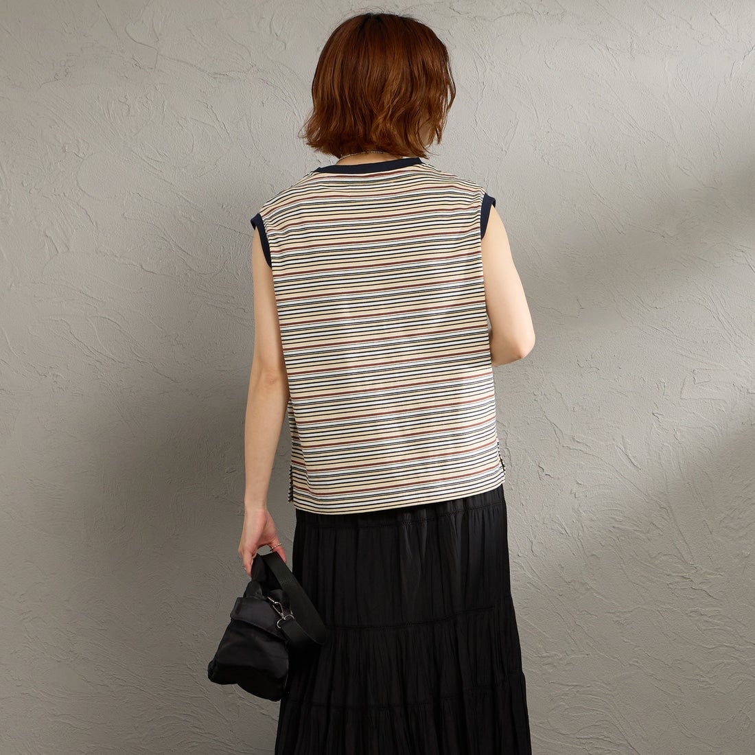 UNIVERSAL OVERALL [ユニバーサルオーバーオール] 別注 ワンポイントロゴ刺繍 ノースリーブカットソー [U2612250IN-JF] BEG BORDER &&モデル身長：158cm 着用サイズ：F&&